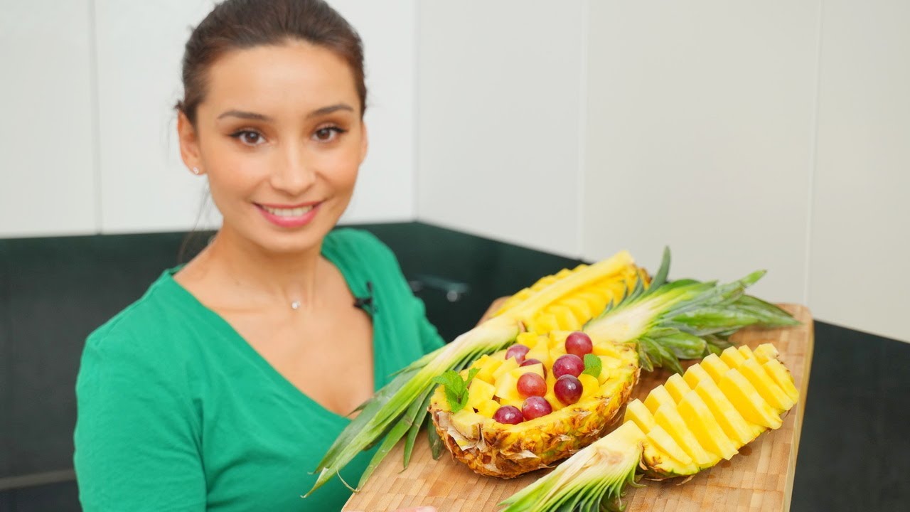 Как красиво нарезать ананас на праздничный стол - 3 способа нарезки ананаса на Новый Год 2022
