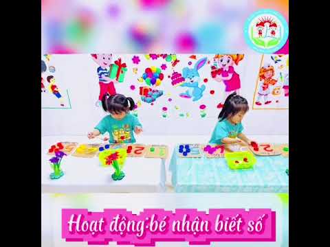 Bé tập đếm số và xếp hình tương ứng