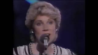 Anne Murray - Wintery Feeling &quot;live&quot;