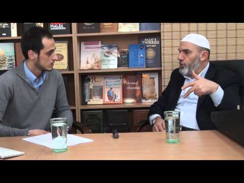 A lejohet një Hoxhë të shkruaj hajmali? - Hoxhë Enver Azizi