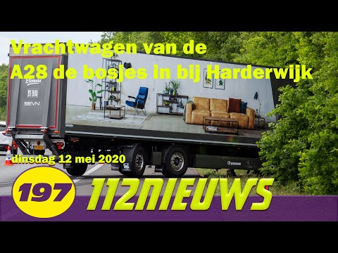 Vrachtwagen van de A28 de bosjes in bij Harderwijk