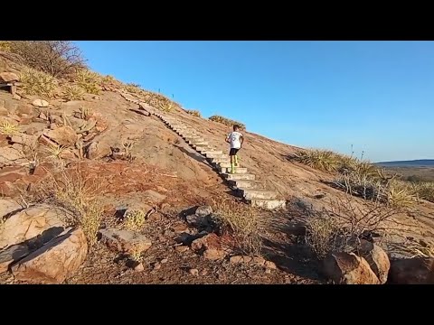 Subindo o serrote do Cruzeiro em terra nova, Pernambuco abraçando a todos os escritos