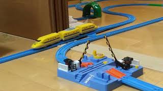 友達とプラレールのレイアウトを組んで見た第二弾 #プラレール #鉄道 #ひのとり #ドクターイエロー