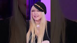 Odszedł do młodszej. A co miał iść do starszej?