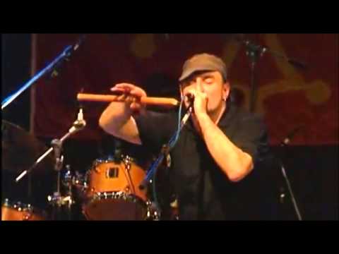 Lo Dalfin : Sèm Encar Ici (en live, sous-titres en français, )