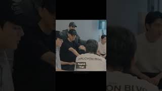 Download lagu Not Sehun pretending to use Jongdae's sleeve as a napkin to wipe his mouth😭✋ #chen #sehun #exo mp3