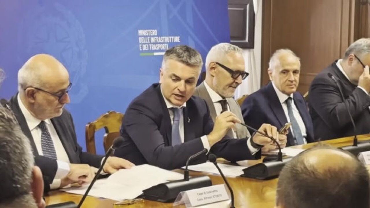 Dal Governo 160 milioni per i contratti nel trasporto pubblico, la riunione al Mit con Rixi