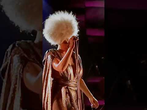 Lady Blackbird  in concerto ai Chioschi di San Pietro ( Reggio Emilia)