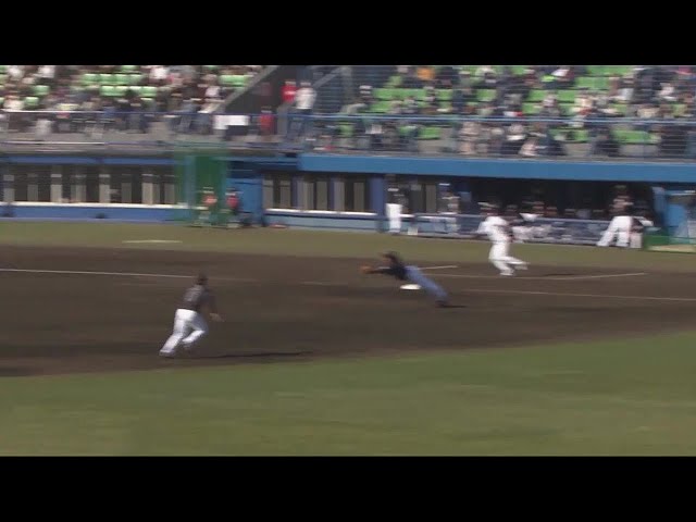 【8回裏】マリーンズ・池田来翔 素早い反応でダイビングキャッチを見せる!! 2022年2月27日 埼玉西武ライオンズ 対 千葉ロッテマリーンズ