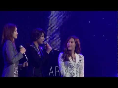 [Fancam] 121021 gs&concert jessica giving tiffany water by ARIN