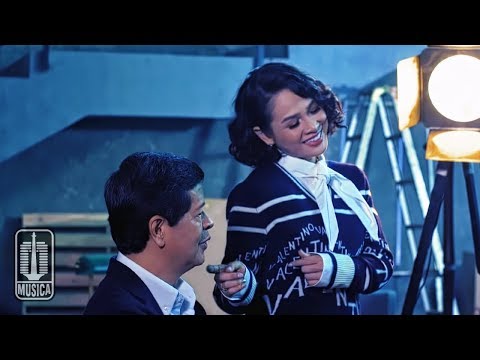 Candra Darusman feat Andien - Pengungkapan Hatimu (Official Music Video)