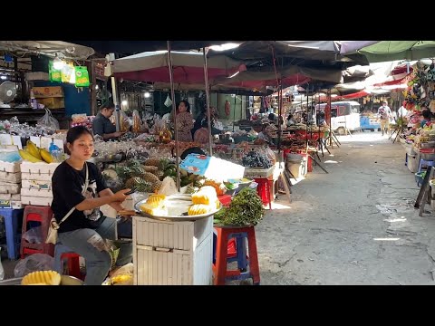 The view in the old Takhmao market during the day is very quiet-Cambodian Street Food Tour