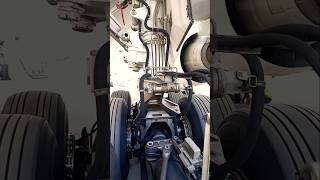 Download lagu What an extreme level of Engineering Main Landing Equipment B777-240ER PIA at OPIS #viral mp3
