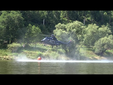 Super Pumas OE-XAP + OE-XLP + AS350 OE-XGE Heli Austria + Super D-HEGW BPOL bei Waldbrand in Sachsen
