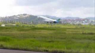 preview picture of video 'Plane decollage d'avion aeroport Aimé Césaire du lamentin'