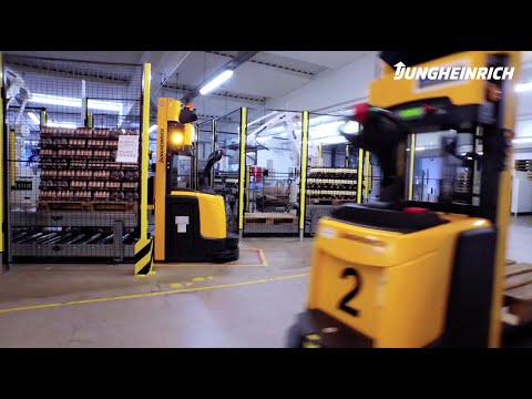 Fahrerlose Transportsysteme von Jungheinrich im Einsatz bei Orkla in Dänemark