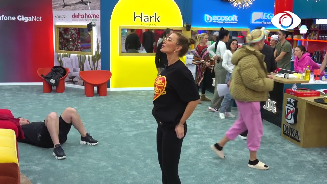 Lëri komentet/ Efi revoltohet me Herionin: Pa ironi!