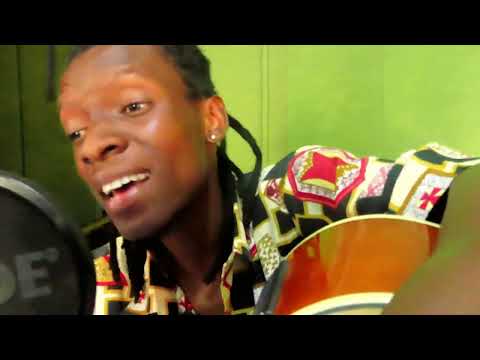 SMALL V -  {BABE} STUDIO PERFORMANCE prod@ty niccar beats