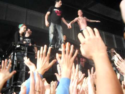 Nico K.I.Z und Mach One Stagedive