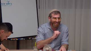 חדר כושר לנפש - היה שווה להיברא | ארז רומס (ראש יהודי - מרכז למודעות עצמית) - התמונה מוצגת ישירות מתוך אתר האינטרנט יוטיוב. זכויות היוצרים בתמונה שייכות ליוצרה. קישור קרדיט למקור התוכן נמצא בתוך דף הסרטון