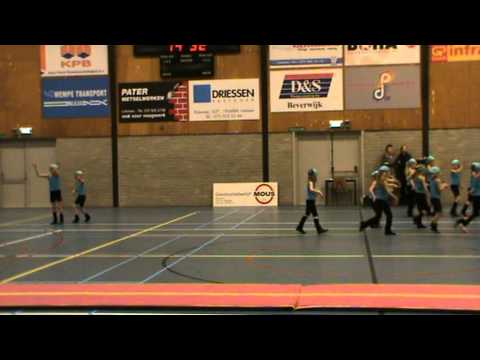 groep 3/4 - minidisco - ik spring op en neer - nieuwjaarsdemo tios limmen