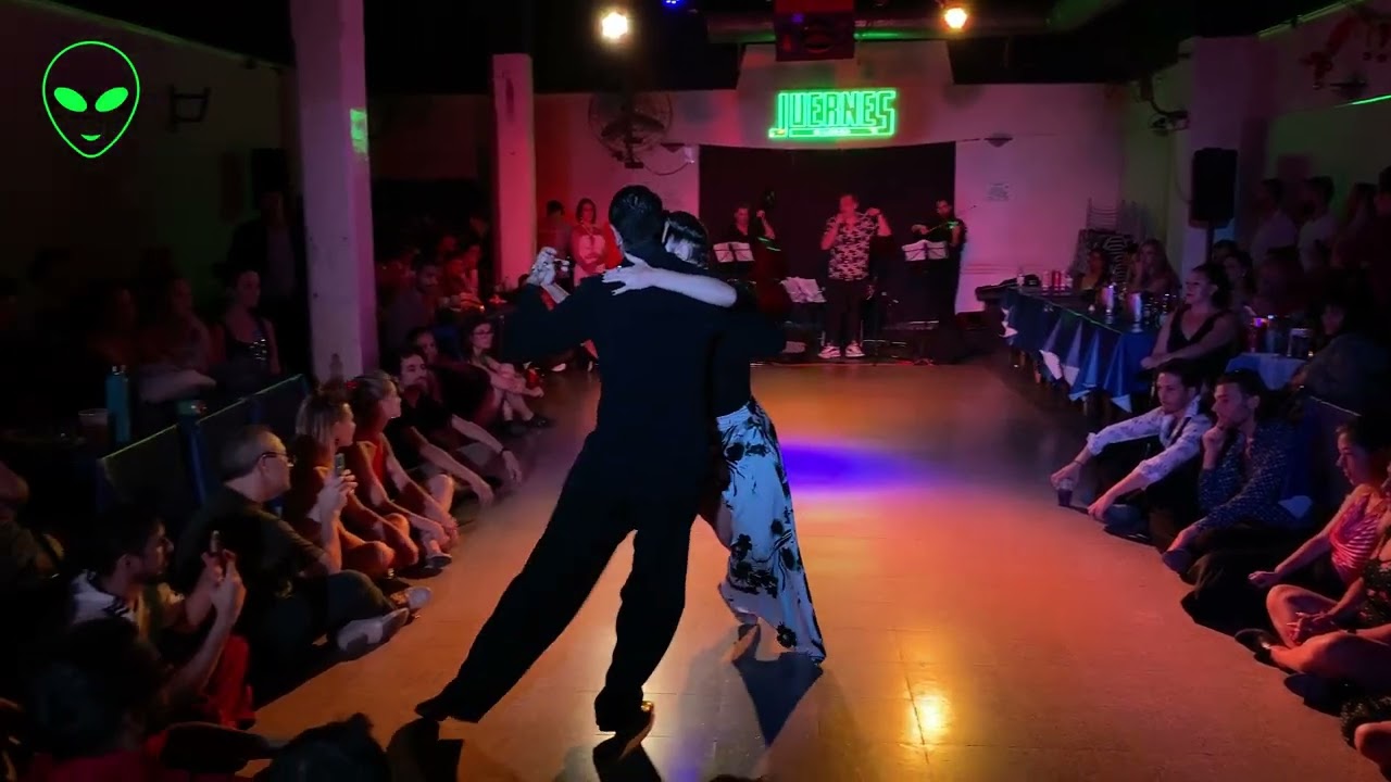 Julian Sanchez y Bruna Estellita - En Juernes Milonga - (2/3)