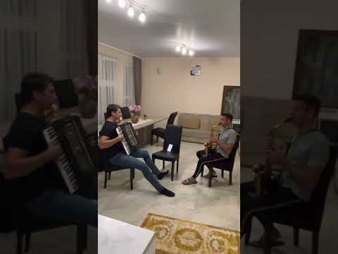 Alin Pascalau și Flavius Niculcea- La tine cad azi la picioare