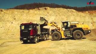 Scania trevägstippbil i en gruva