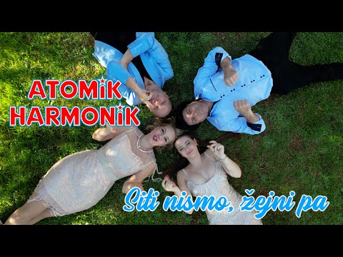 ATOMIK HARMONIK - Siti nismo, žejni pa (Official Video)