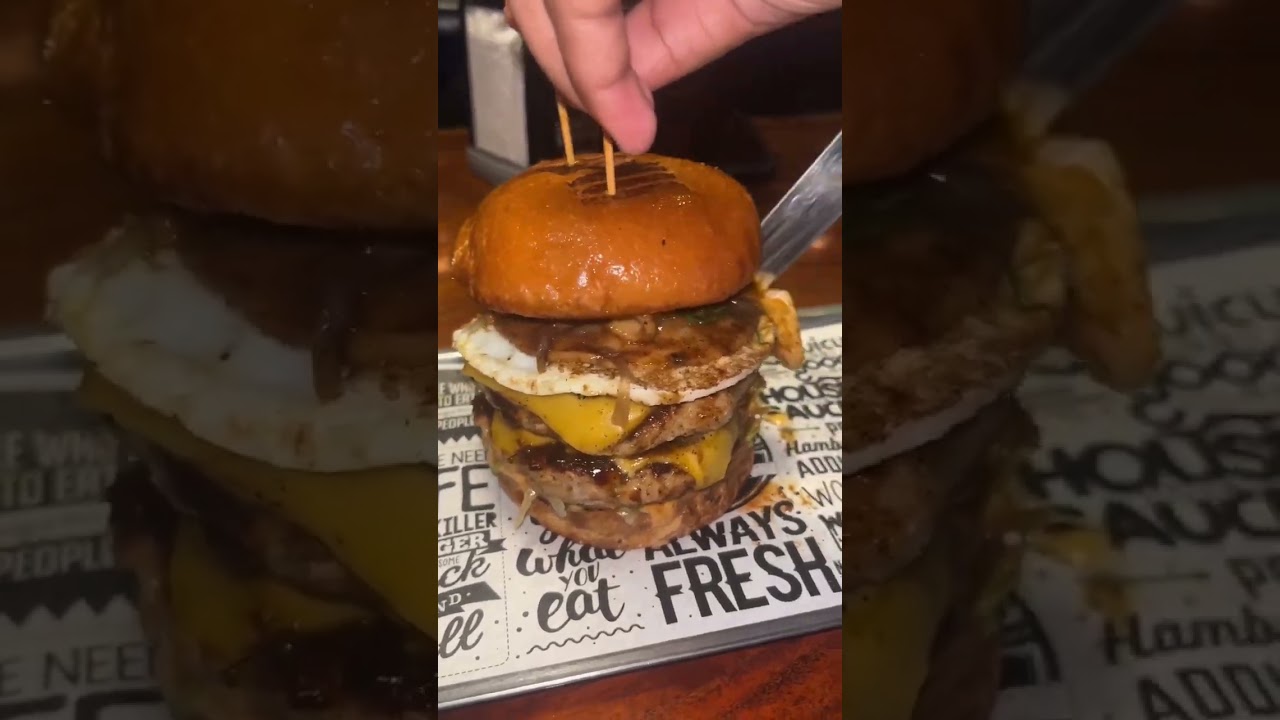 How to eat a giant burger | | The Godfather burger | Jimis burger #shorts