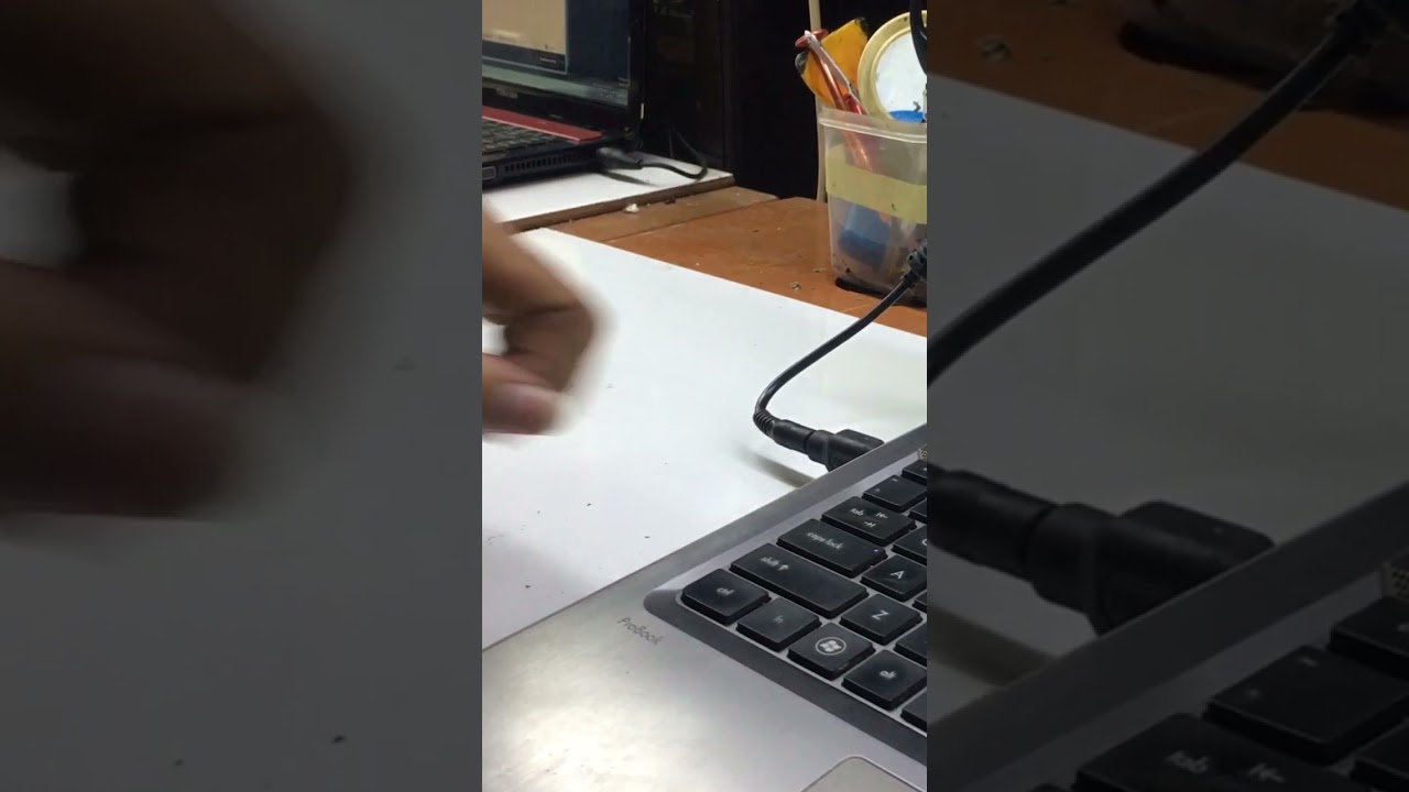 Solution: Laptop Engine Turns On But Screen Doesn't Display - LCD Blank #shorts #khabylame #lapto...