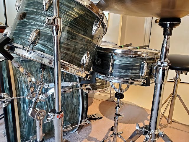 Vtg 1960's 4pc Turquoise Oyster Pearl Drum Kit - Time Capsule A+ in Drums & Percussion in London