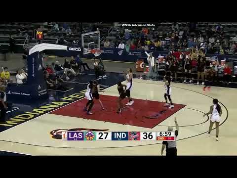 NaLyssa Smith hits an open three