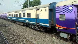 preview picture of video '15125 Janshatabdhi Express (Manduadih - Patna) Accelerating Banahi Railway Station (WDM3)'