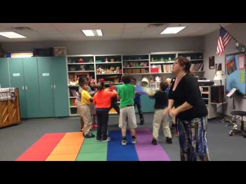 Learning tempo with parachute in Oakmont Music class