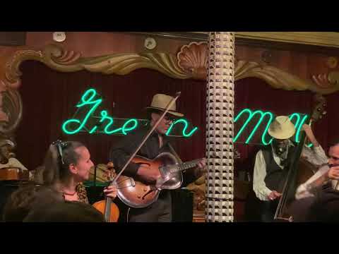 Alfonso Ponticelli & Swing Gitane jams with La Tosca at the 19th annual Chicago  Gypsy Jazz Festival