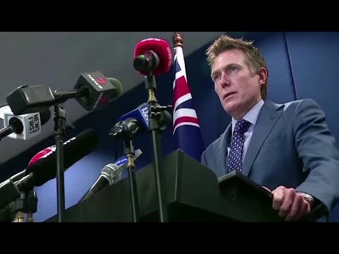 澳洲總檢察長否認歷史上的強姦指控 (Australian attorney-general denies historical rape claim)