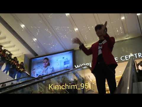 182312 JR NUEST ´W Fansigning at Wtc hongkong