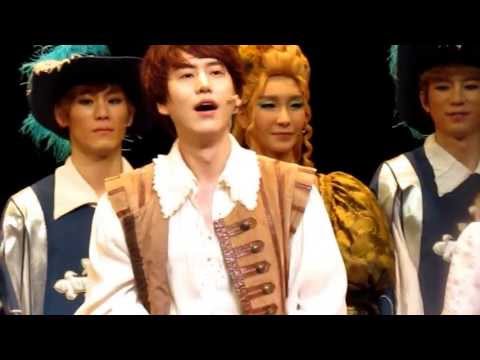 [FANCAM] 130413 The 3 Musketeers last show curtain call 아버지! 정의는 영원히 살았어요!!!! Kyu'Artagnan