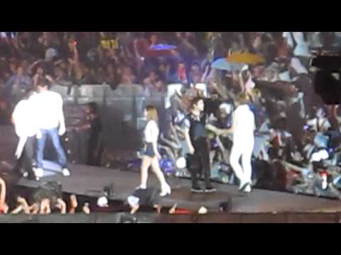 121123 SMTOWN SG Ending + Taeyeon focus