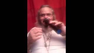 Johnny  Hallyday avec une seule poignée de terre 1961