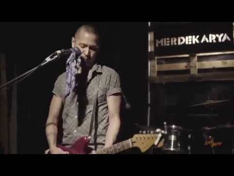 Kien Lim Rocking His Holy Mamba Live at Merdekarya! - Easy Busy TV