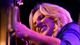 Rhonda Vincent and the Rage play &#39;Drivin&#39; Nails in My Coffin&#39; at IMBA World of Bluegrass