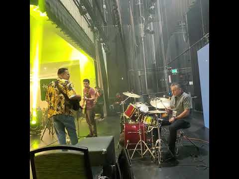 Tony Gee's BLUZ XPRECIANS