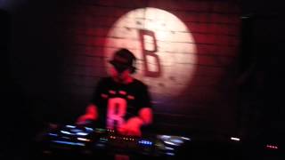 Julio Bashmore - HUSK (Live)
