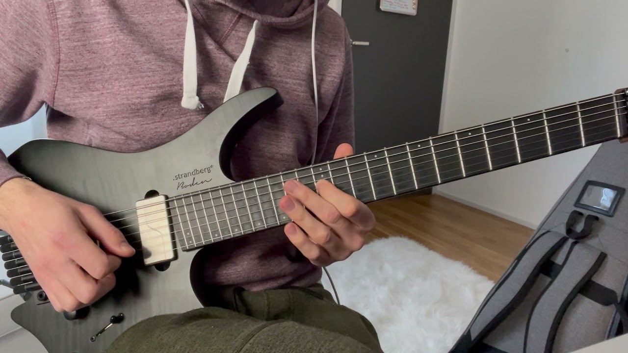 Roberto Barlocci playing the Sweet Child O' Mine intro lick high on the guitar neck