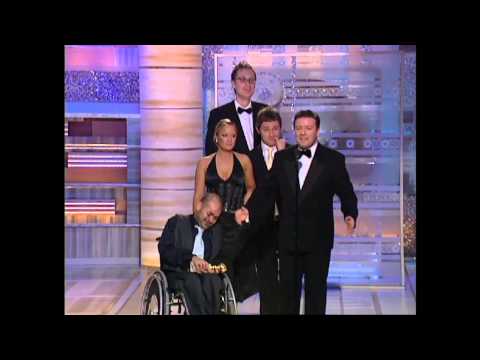 Ricky Gervais e il cast di The Office ai Golden Globe 2004 (sub ita)