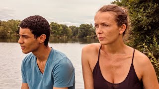 Ein 50-jährige Frau geht eine Beziehung mit einem jungen Mann ein – doch das End