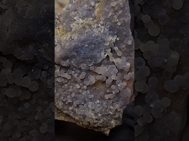 حجر عقيق عنب خام طبيعي