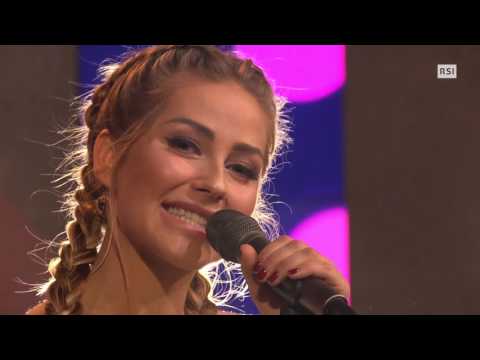 Ginta Biku canta "Cet air la" a #CELAPOSSOFARE